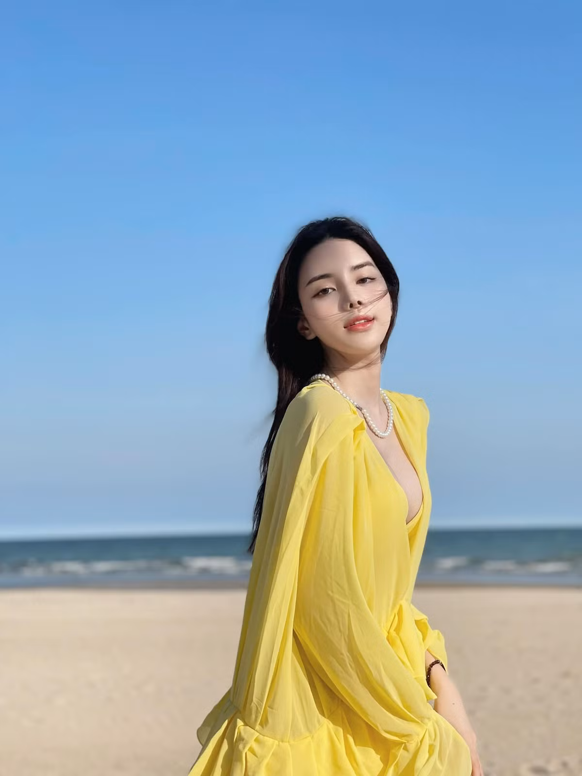 Khác với nhiều người đẹp chuyển giới, Đan Tiên theo đuổi phong cách thời trang nhẹ nhàng, nữ tính và kín đáo. Những hình trên trang cá nhân của cô được thể hiện đẹp mắt, đa sắc màu.