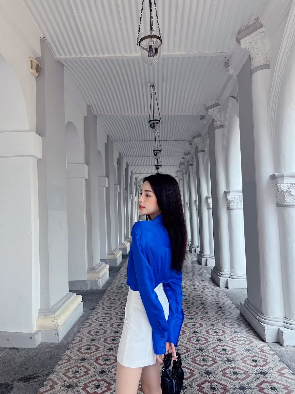 Đan Tiên được nhận xét có phong cách thời trang đa sắc màu.