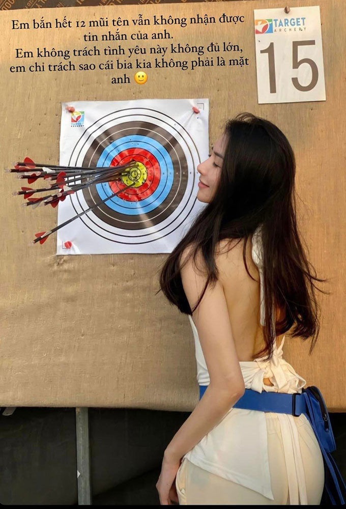 Trang Trang sống khá kín tiếng trên mạng xã hội. Những hình ảnh cá nhân của cô chỉ được đăng tải trong phần story (tin chờ).