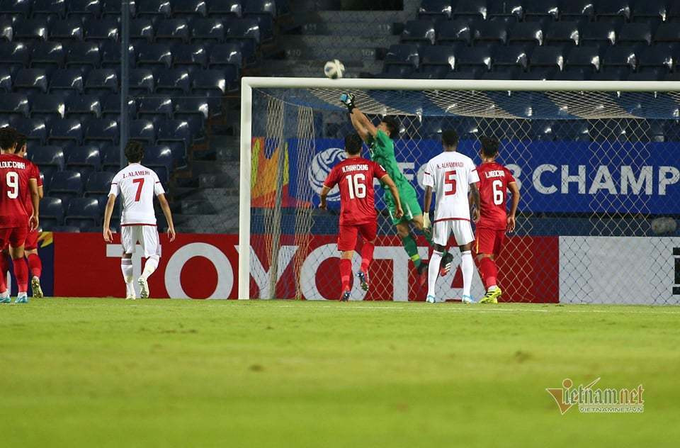 Bùi Tiến Dũng đã có trận bắt chính trước U23 UAE vào ngày 10/1. Anh lấy lại vị trí từ đàn em Văn Toản.