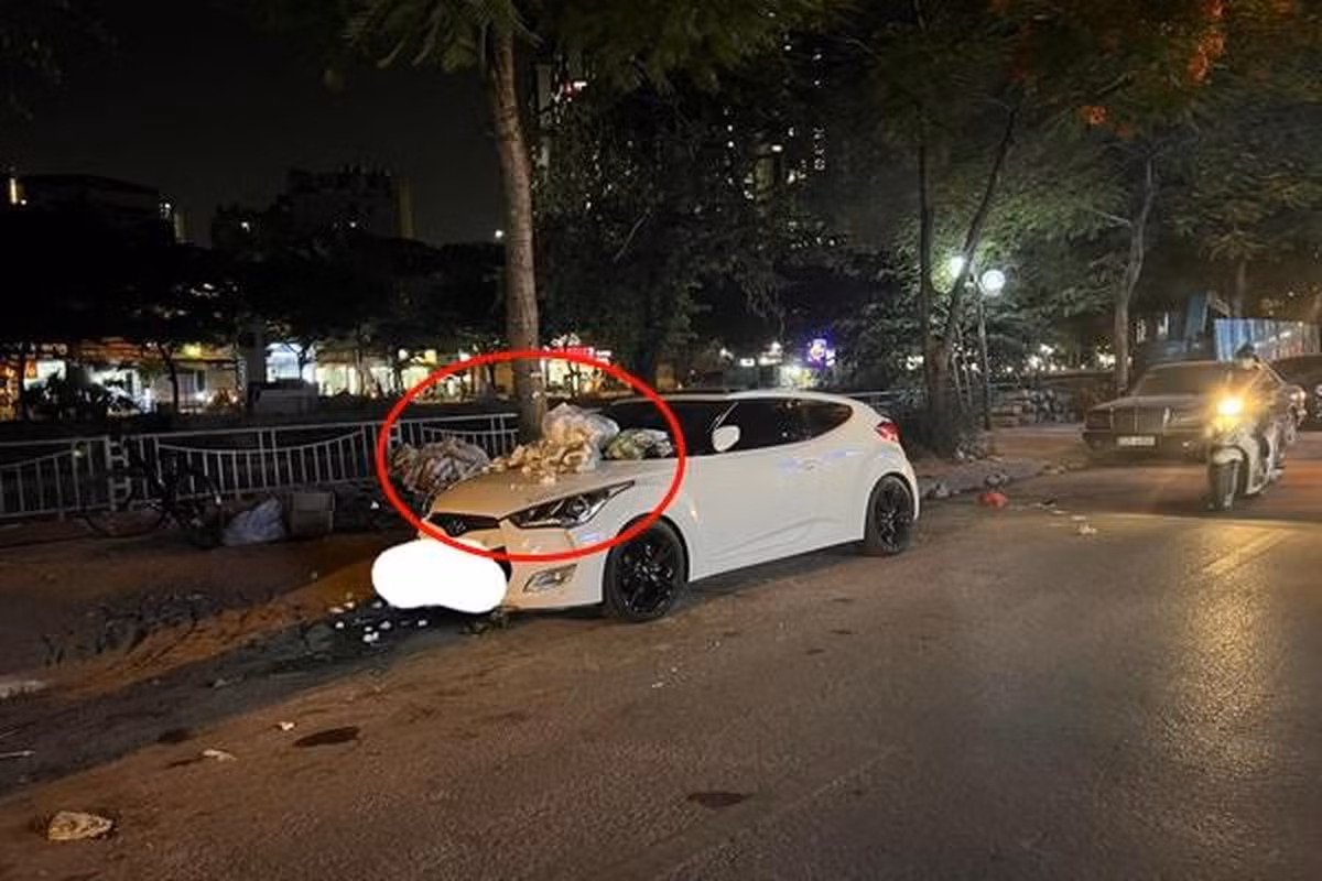 Thậm chí còn nhận nguyên cả túi rác trên nắp xe khi đỗ vệ đường.