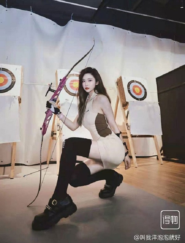 Chen Zi được miêu tả bằng những mỹ từ như thân hình vệ nữ...