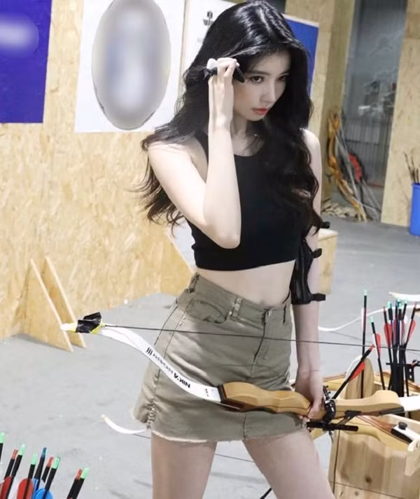 Một ưu điểm khác của bộ môn này là nếu không tham gia thi đấu chuyên nghiệp, các bạn nữ hoàn toàn có thể lựa chọn trang phục theo sở thích của mình. Nói như thế không có nghĩa là bạn muốn mặc như thế nào cũng được.