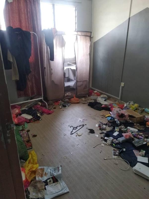 Một chủ nhà trọ ở Malaysia đã từng “khóc cạn nước mắt”, tự nhận mình đang trải qua cơn ác mộng sau khi phát hiện ra người thuê nhà đã rời đi, bỏ lại ngôi nhà trong tình trạng... không thể tưởng tượng được.