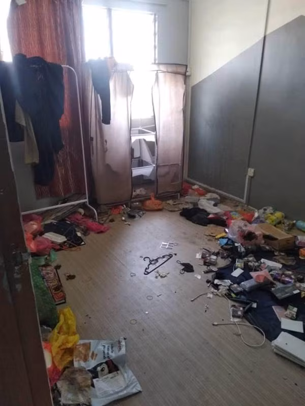 Một chủ nhà trọ ở Malaysia đã từng “khóc cạn nước mắt”, tự nhận mình đang trải qua cơn ác mộng sau khi phát hiện ra người thuê nhà đã rời đi, bỏ lại ngôi nhà trong tình trạng... không thể tưởng tượng được.