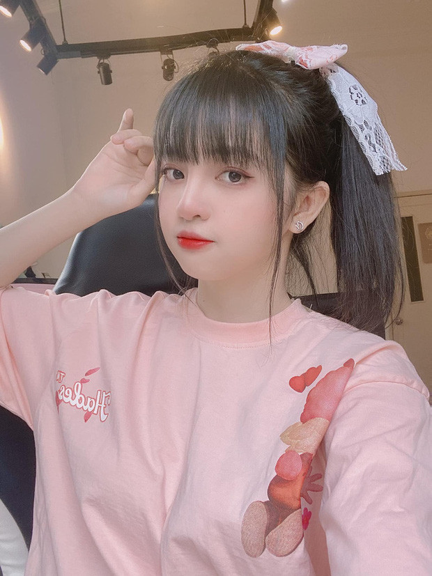 Từng làm nhiều công việc: từ bán tạp hoá, nhân viên quán cà phê, phục vụ quán ăn, làm cho shop đồ và tập múa đi biểu diễn đám cưới…, để đạt được những thành công như hiện nay, mỗi ngày Bé My dành từ 4 – 6 giờ mỗi ngày cho việc chơi game và livestream.