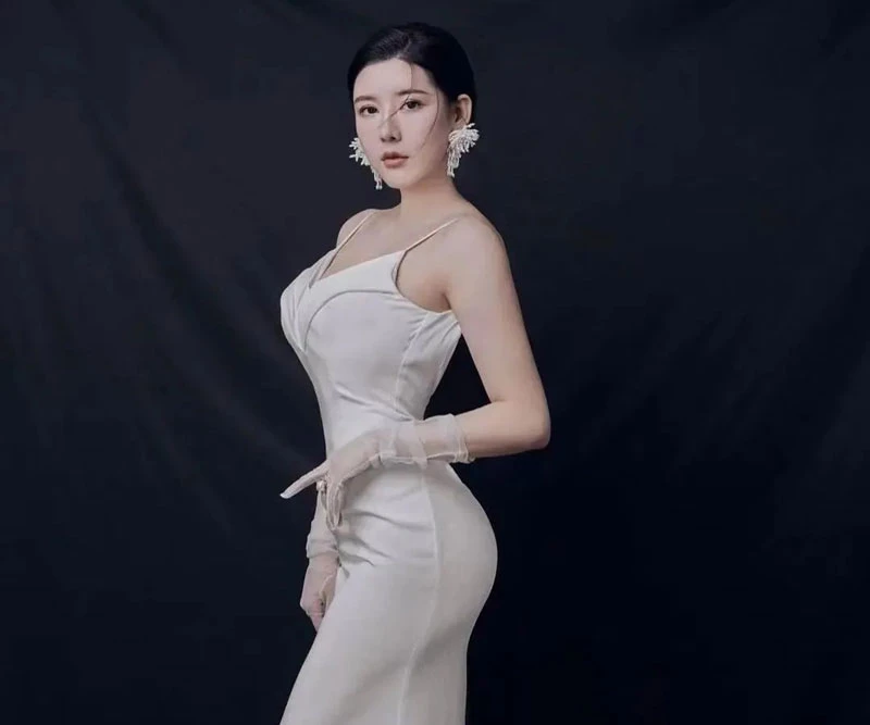 Liu Taiyang từng giành danh hiệu "Hoa hậu Du lịch" trong một cuộc thi tại Trung Quốc. Tuy nhiên sau đó, cô dần lấn sân sang các cuộc thi thể hình và fitness bởi niềm đam mê.