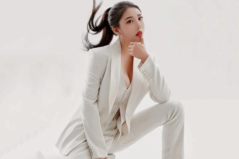 Liu Taiyang được một thương hiệu thể hình ngỏ lời hợp tác. Ngoài ra, cô còn là người mẫu cho các hãng xe.