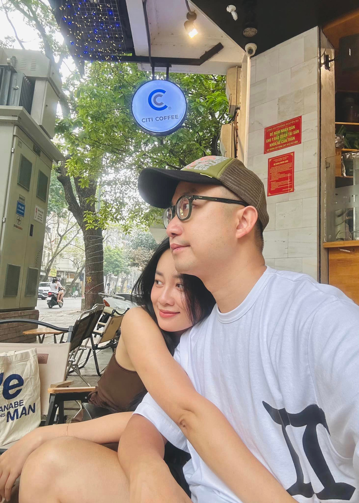 Sát ngày cưới, Quỳnh Chi đăng tải nhiều khoảnh khắc hẹn hò với người bạn đời.