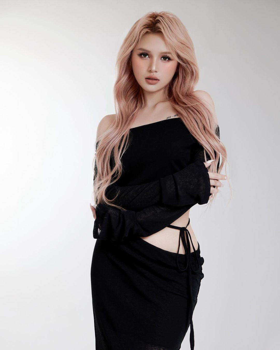 Sau hơn 2 tháng "đường ai nấy đi" với Xemesis, Xoài Non đang có mối quan hệ tình cảm mới với Gil Lê.