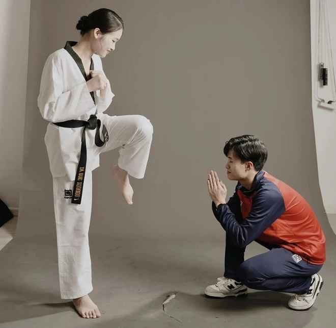 Lần đầu gặp Cường, Ánh ấn tượng bởi anh rất điềm tĩnh, nhẹ nhàng. "Chồng là một người con trai rất ấm áp, dù có chuyện gì đi nữa mình vẫn thấy chồng mình luôn lạc quan và cười thật tươi", Ánh nhớ lại.