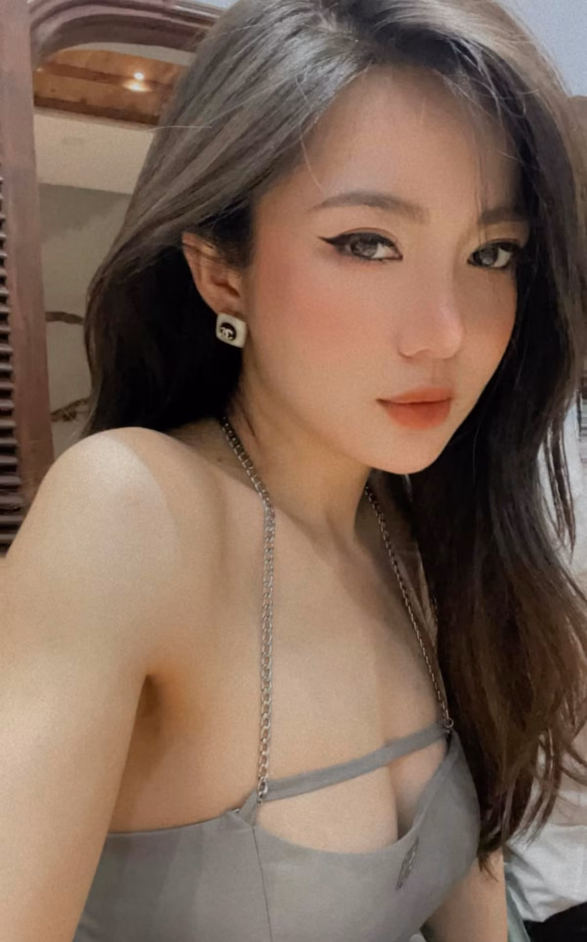 Thời điểm đó, Tú Linh tầm 23, 24 tuổi, là du học sinh, nổi bật với nét đẹp trong sáng cùng nụ cười tỏa nắng.