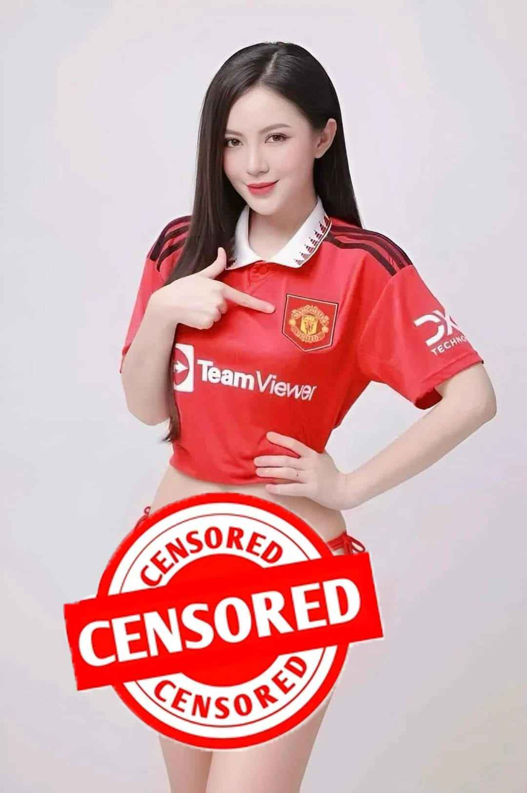 Cụ thể, vừa qua, hình ảnh của Tú Linh diện áo CLB MU đã bị cắt ghép với nội dung gắn với bikini. Người theo dõi nữ MC cũng nhanh chóng nhận ra điều gì đó "sai sai", tag tên chính chủ.