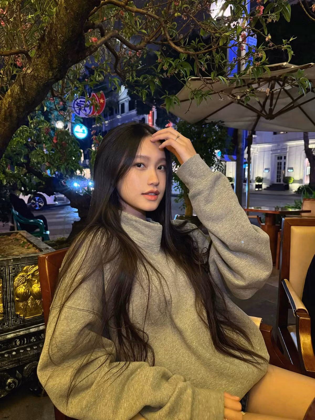 Ngoài ra, Doãn Hải My thường xuyên chia sẻ ảnh selfie trên mạng xã hội, để lộ dấu hiệu tăng cân, mặt ngày càng tròn và có phần "phá nét" so với thời điểm trước đám cưới Đoàn Văn Hậu.