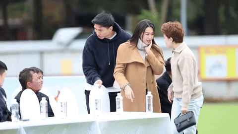 Nghe Văn Hậu ước muốn có con, Hải My không đáp lời mà chỉ cười tít mắt với biểu cảm dễ thương.