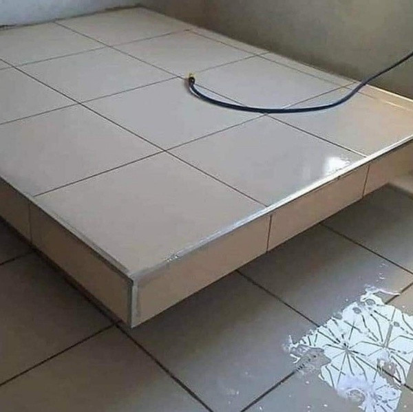 Nếu như giường bằng gỗ là điều quá đỗi quen thuộc, giường bằng sắt cũng được cho là bình thường, thì một chiếc giường bằng bê tông lại là chuyện lạ lẫm, thậm chí kì quặc trong suy nghĩ của nhiều người.