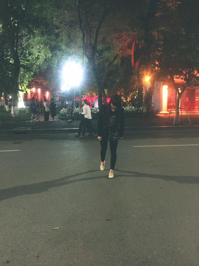 Cụ thể, nhiều dân mạng để lại bình luận: "Đây là một câu chuyện buồn nhưng không thể không thả haha", "Chụp ảnh hoa thế là quá hợp lý rồi" hay "Đi chơi về mà có bộ ảnh này thì chắc có bền lâu".