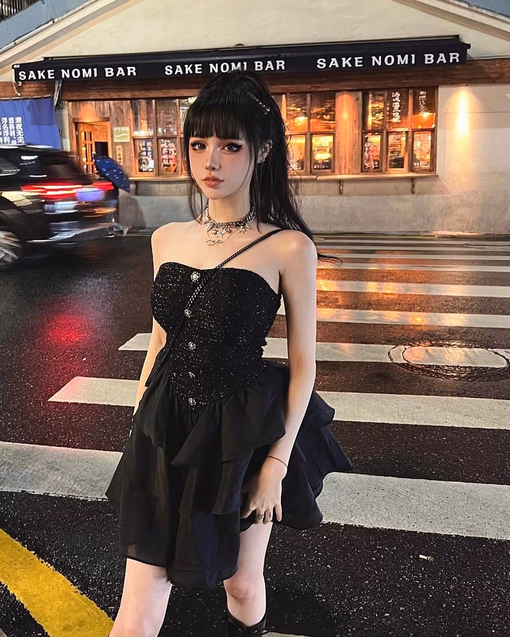 Nhờ những bức ảnh xinh đẹp đăng tải trên trang cá nhân, Kina Shen từ lâu đã rất nổi tiếng trên mạng xã hội Trung Quốc, Thái Lan hay Việt Nam... Rất chăm chút vào khâu trang điểm sắc sảo đến từng đường nét, Kina còn được ưu ái còn bằng biệt danh " búp bê sống" đẹp nhất châu Á.