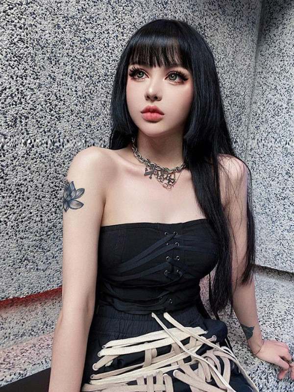 Nếu đã từng ít nhất một lần thấy búp bê barbie trên các phương tiện truyền thông thì khi nhìn vào Kina có thể liên tưởng ngay đến “búp bê sống” ngoài đời thật.