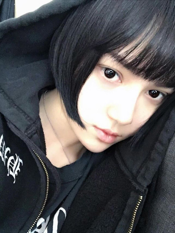 Phong cách của gái xinh này có thể hơi độc lạ với một số người nhưng với những ai là fan của kiểu make up này thì có lẽ sẽ rất mê mẩn.