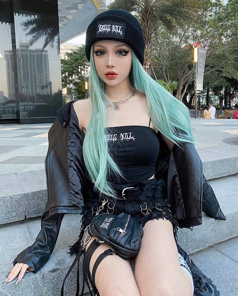 Thực sự thì mặt mộc của Kina không cần trang điểm cũng đã "đốn tim" hàng ngàn người hâm mộ rồi.