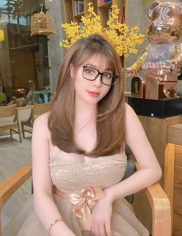 Sau khi ra trường, Hà My được giữ lại làm giảng viên dạy tiếng Pháp tại trường Đại học Ngoại ngữ, Đại học Quốc gia Hà Nội.