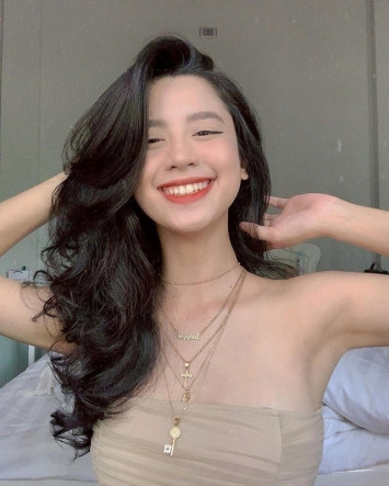 Một cô sinh viên ngành Thanh nhạc như Hàn Hằng nghe qua giả thuyết này có vẻ hợp lí. Nhưng nếu chuẩn bị rục rịch làm ca sĩ kiểu gì ekip trong giới cũng đã rộ tin và ầm ầm trên các mặt báo.