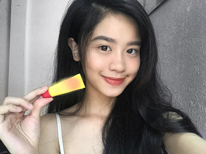 Nhưng nếu như giả thuyết trên xảy ra, chắc hẳn những bức ảnh chụp lén hay bạn bè hot girl Hàn Hằng check in khai trương đã được đăng tải đầy trên MXH.