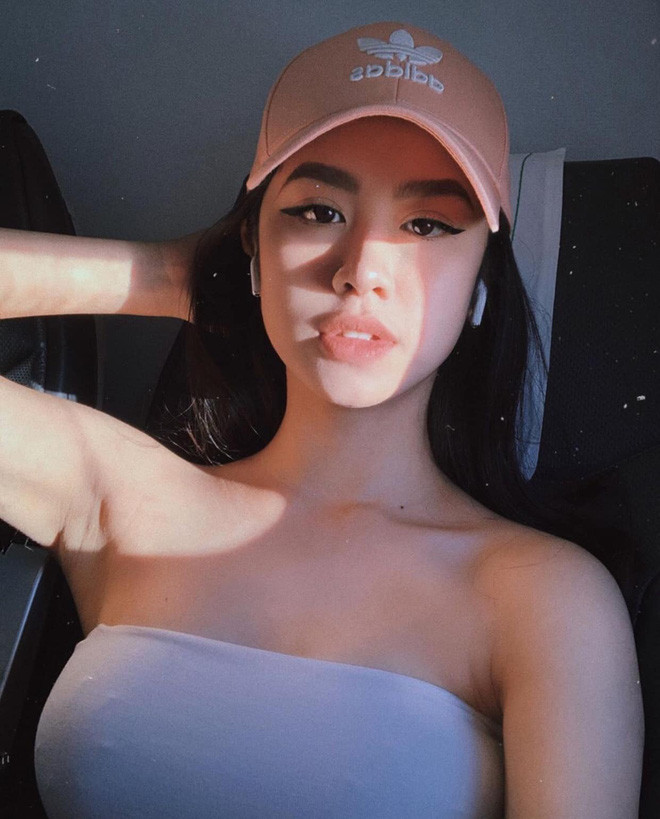 Phải thừa nhận rằng, việc cai MXH là điều khá khó khăn. Đặc biệt với hot girl tạp hóa, cô nàng sở hữu Instagram 500 nghìn lượt follow lại càng khó. Vậy nên việc âm thầm tạo tài khoản bí mật để tương tác với bạn bè thân là điều dễ chấp nhận nhất.