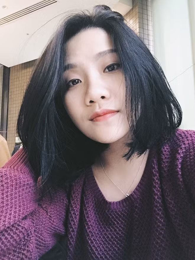 Hoàng Anh bắt đầu làm việc tại đại học FPT từ tháng 9/2019. Trước đó, cô cũng từng được sinh viên chụp ảnh đưa lên fanpage của trường để khen ngợi.