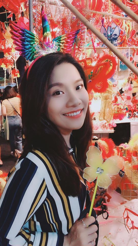 Một số sinh viên khác tại Đại học FPT tiết lộ cô Hoàng Anh ngoài đời thậm chí còn xinh hơn trong hình. Tuy nhiên, họ cũng cho biết nữ giảng viên không phải là người thích sự chú ý trên mạng xã hội.