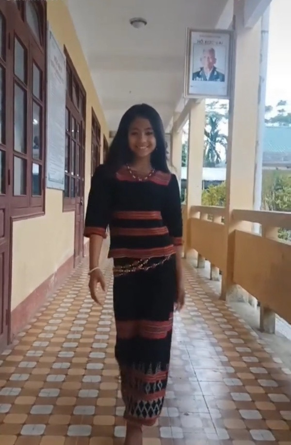 Mới đây, cái tên Khánh Huyền càng được nhiều người biết đến hơn kể từ khi em ghi danh tại cuộc thi Hoa hậu nhí – Miss Baby Vietnam 2022.