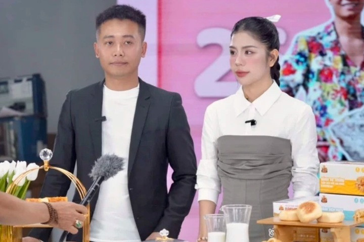 Sau khi về Việt Nam, Hằng Du Mục hoạt động đa dạng hơn trong các mặt hàng, thường là các loại nông sản Việt Nam như gạo, sầu riêng...