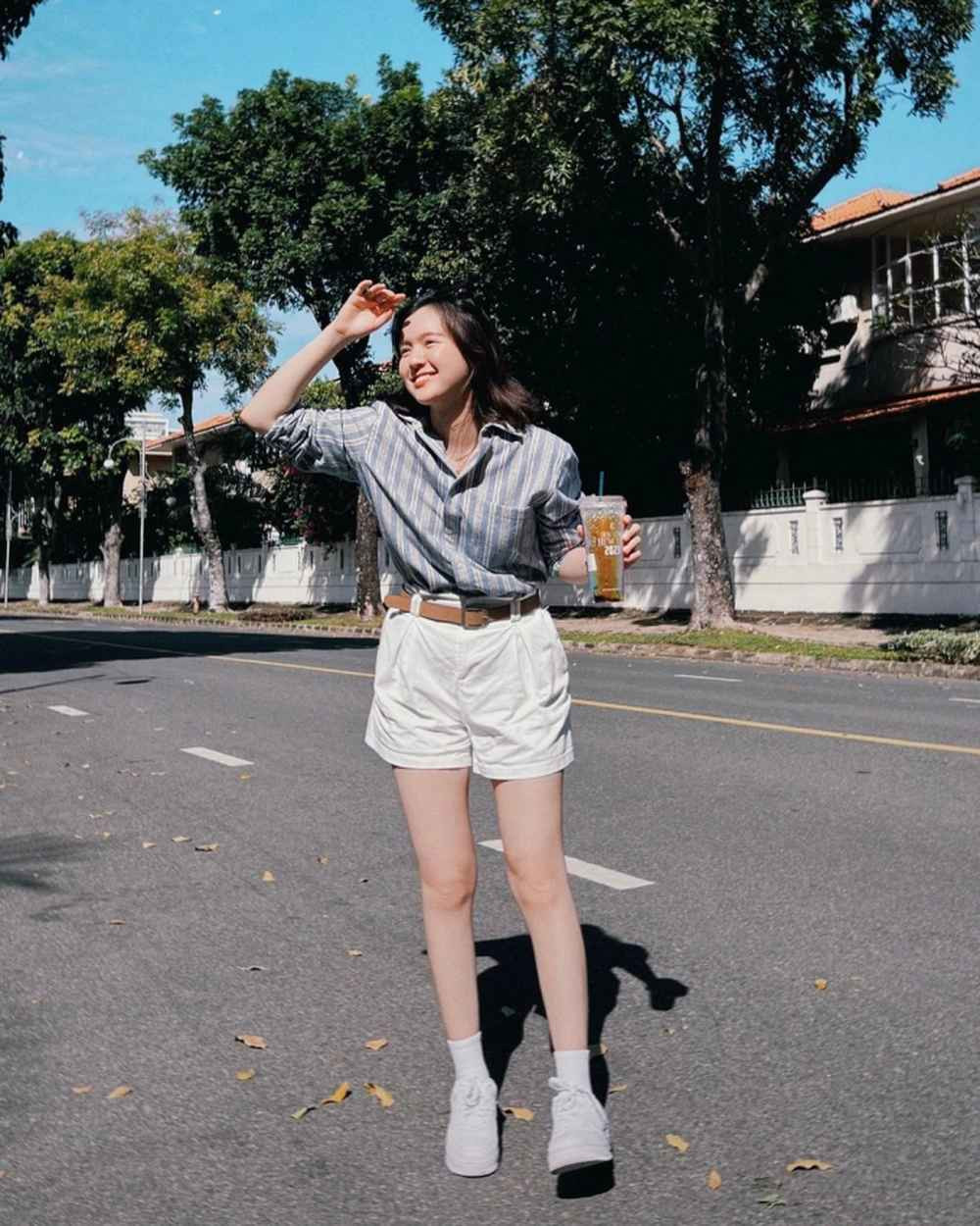 Với loạt ảnh tự đăng, netizen không thể chối cãi nhan sắc của Hải Tú vẫn cuốn hút như ngày nào. Mặc dù thay đổi 180 độ từ ngày vào làm “gà cưng” của Sơn Tùng nhưng diện mạo, sắc vóc của cô nàng vẫn khá ổn định.