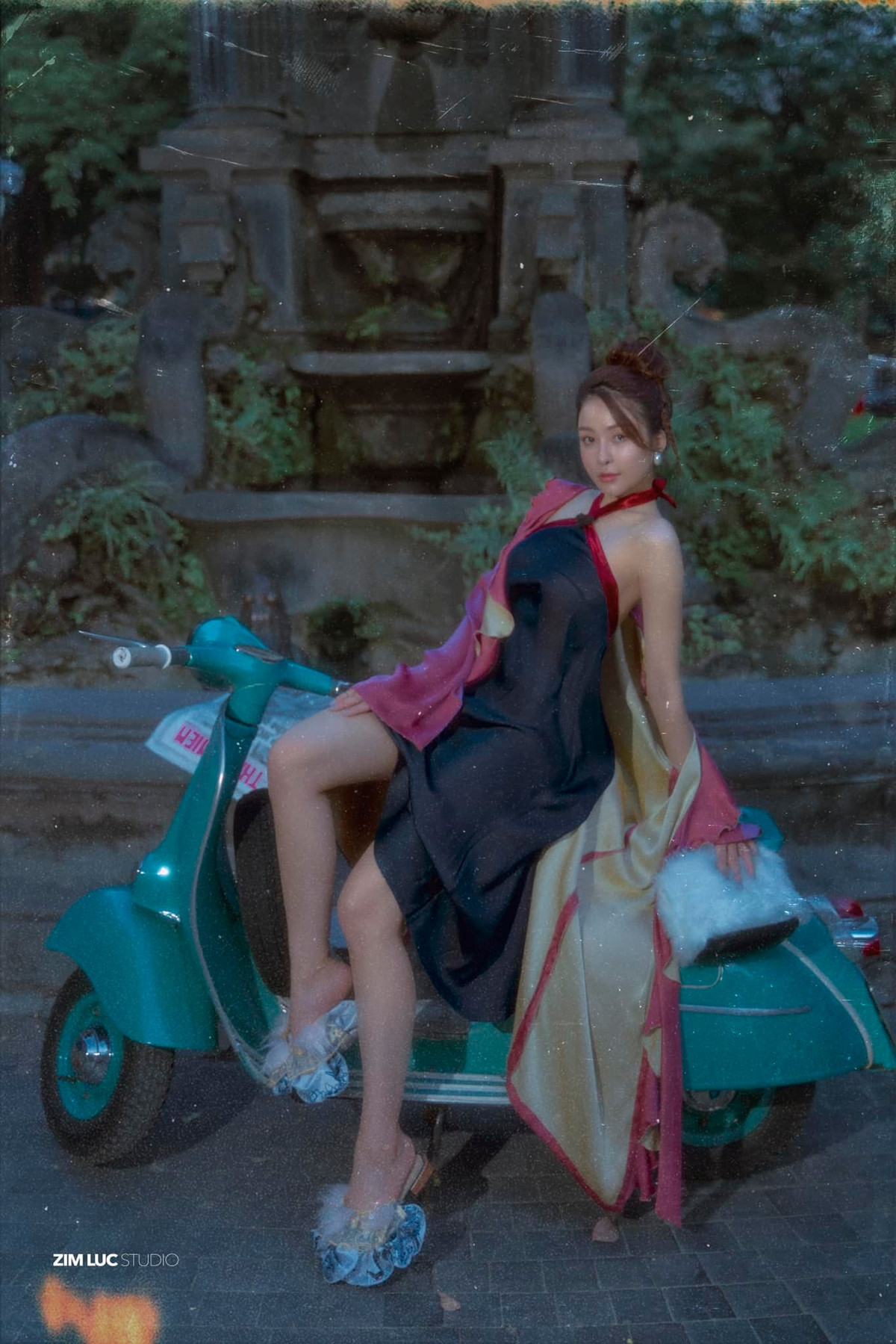 Nhưng hi sinh vì nghệ thuật mà. Mong muốn có một sản phẩm tốt và hay thì mình phải cố gắng chấp nhận thôi. Mong rằng khán giả xem xong phim đừng ghét mình" - Hot girl gốc Thanh Hóa cho biết thêm.