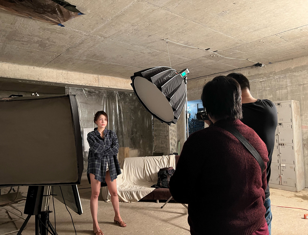 Chia sẻ với PV, Trâm Anh cho biết, cô được giao vai thứ chính trong phim. Vai diễn của người đẹp trong phim có tên Hân, một cô gái đanh đá, láo cá và khôn nhưng thực chất bên trong là một người tốt và tình cảm.