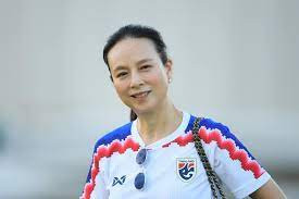 Ngay sau khi nhậm chức, Madam Pang vừa đưa ra thay đổi khá lạ lùng ở giải vô địch quốc gia Thái Lan. Kể từ vòng 19 diễn ra vào cuối tuần này, giải đấu sẽ quay xổ số để chọn trọng tài.