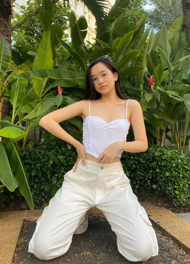 Phong cách thời trang thời gian gần đây của Trúc Anh trở nên đột phá, táo bạo hơn hẳn so với hình ảnh Hà Lan "Mắt Biếc".