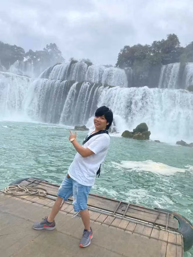 Khoa Pug còn nói đùa mình trước và sau khi kéo chân là bản Pro và Pro Max.