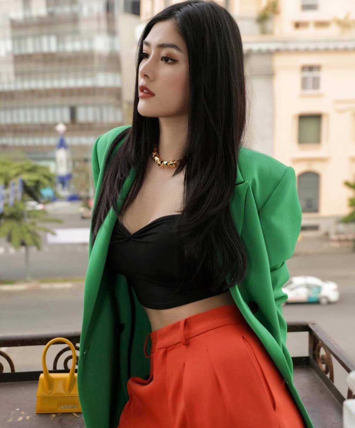 Kinh doanh cũng là ước mơ từ nhỏ của cô nên hiện tại ngoài hoạt động nghệ thuật thì Huỳnh Tiên còn là giám đốc của một thương hiệu chuyên về chăm sóc da, làm đẹp.