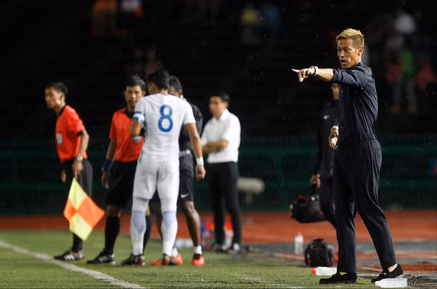 Nhân vật được netizen Việt nhắc tới ở vấn đề ngoài lề trận đấu giữa các cầu thủ đội tuyển Việt Nam và Campuchia không ai khác chính là giám đốc kĩ thuật đến từ Nhật Bản Keisuke Honda.