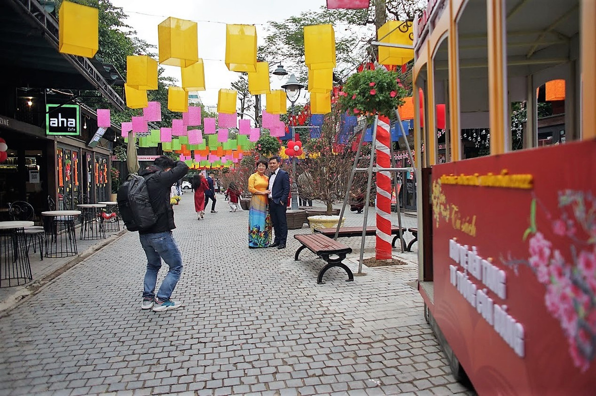 Phố sách Xuân Hà Nội được mở ra nhằm chào mừng kỷ niệm 92 năm thành lập Đảng Cộng sản Việt Nam (03/02/1930 - 03/02/2022), đồng thời duy trì nét đẹp văn hóa đọc của nhân dân Thủ đô trong dịp đầu Xuân, năm mới Nhâm Dần 2022.