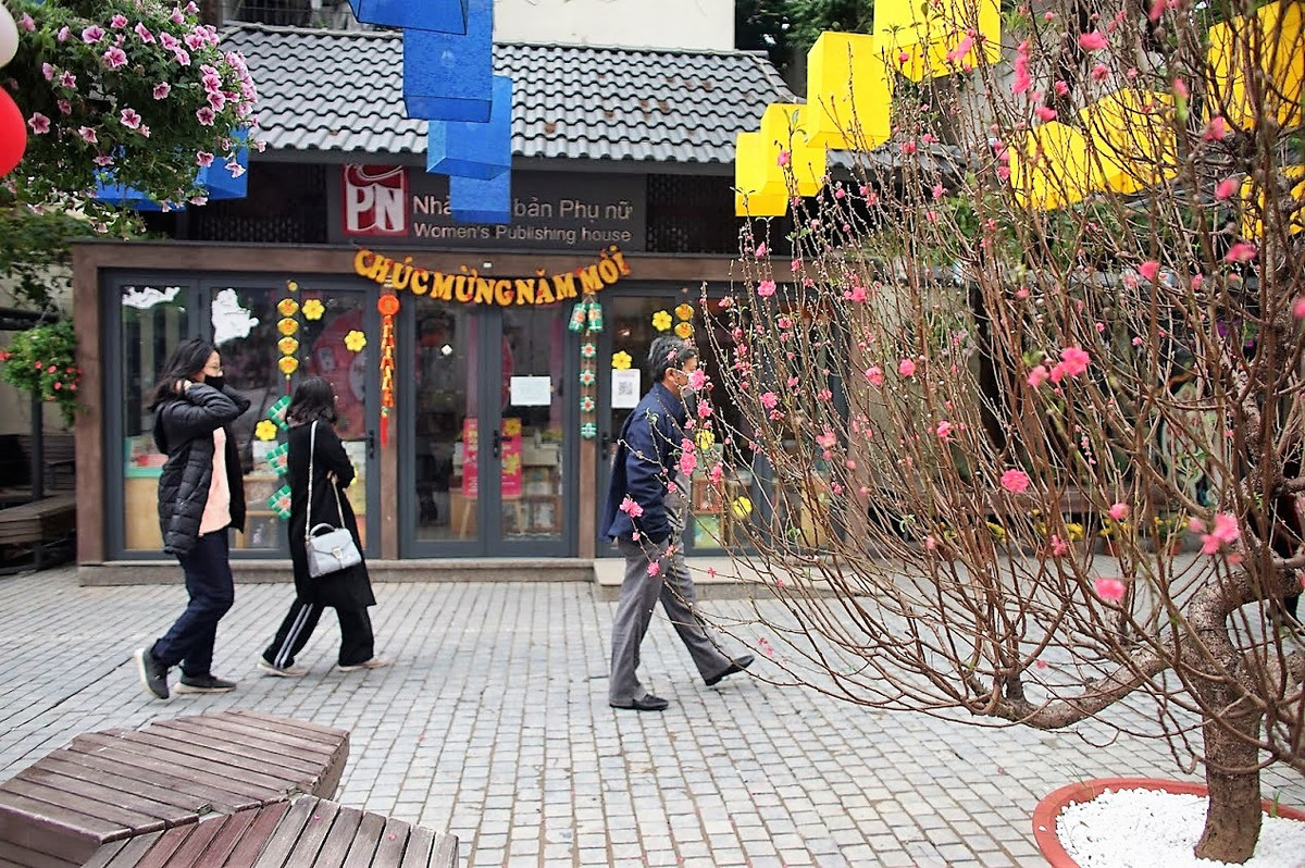 Bên cạnh đó, để tri ân và mang đến nhiều niềm vui, may mắn nhân dịp Năm mới cho bạn đọc, các đơn vị xuất bản sẽ tổ chức nhiều chương trình khuyến mại, các hoạt động, sự kiện tương tác với bạn đọc ngay tại gian hàng với nhiều phần quà hấp dẫn.