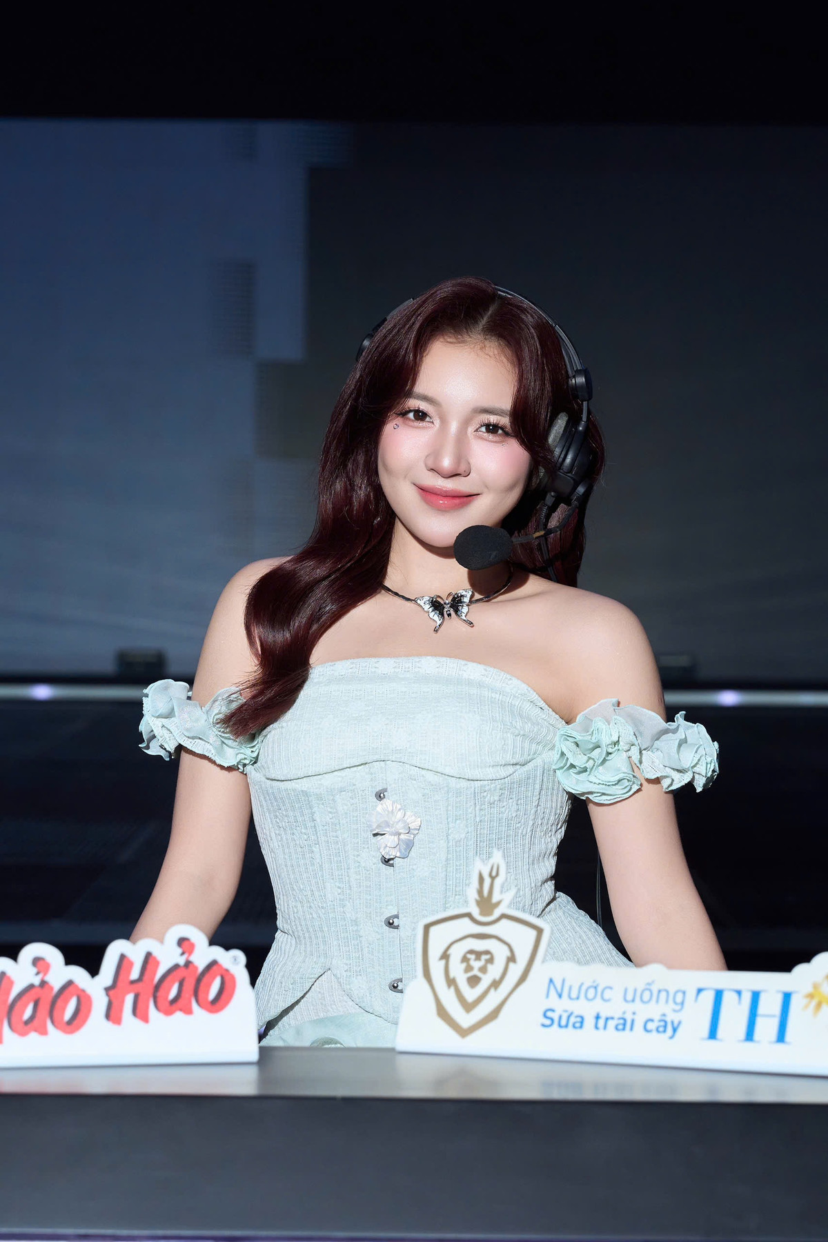 Bù lại, Phương Thảo lại sở hữu tỷ lệ hình thể cân đối cùng gương mặt xinh đẹp và lối dẫn dắt duyên dáng.