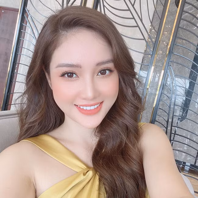 Nụ cười rạng rỡ, tràn đầy sức sống là điểm cuốn hút đặc biệt ở bạn gái cũ thủ môn U23 Việt Nam.