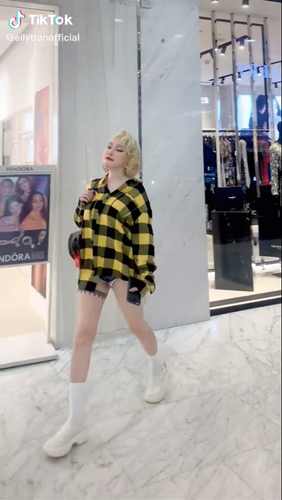 Hiện tại, công chúng vẫn dành nhiều sự quan tâm cho câu chuyện hôn nhân của Elly Trần.