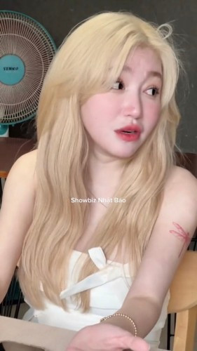 Trả lời lại thắc mắc này của cộng đồng mạng, Elly Trần cũng lần đầu chia sẻ lý do cô thường xuất hiện với nhan sắc "khác lạ" là do cô thường dùng phần mềm chỉnh sửa ảnh.