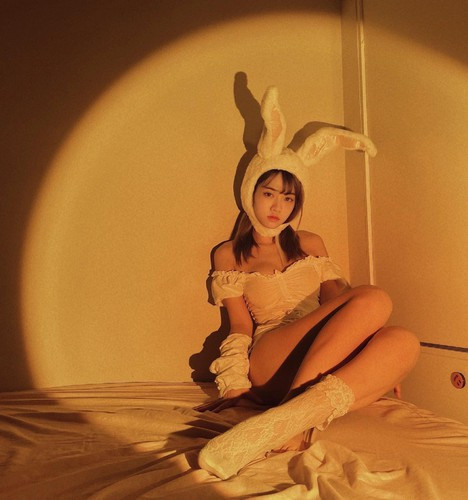 Những hình ảnh thế này từng khiến Lê Bống hứng chịu "gạch đá" từ cư dân mạng, nhưng xem ra nữ Tik Toker vẫn điềm nhiên như không.