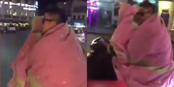 Cách đây chưa lâu, dân mạng đã từng xôn xao với hình ảnh người đàn ông ngồi sau xe máy trùm kín đầu bằng một chiếc chăn khiến nhiều người tỏ ra lo lắng vì sự nguy hiểm của nó.