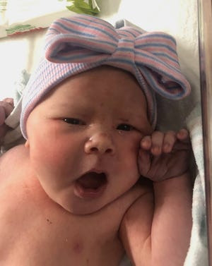 Cap vo chong lan dau sinh con gai sau 14 lan de con trai